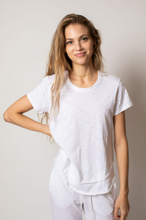 Load image into Gallery viewer, Leallo Daisy Tee